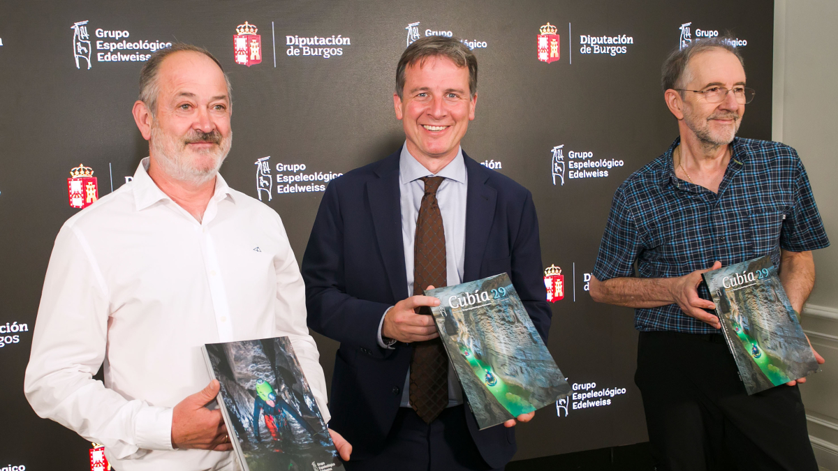 Fernando Pino y Carlos Puch, de Edelweiss, con Borja Suárez (centro).