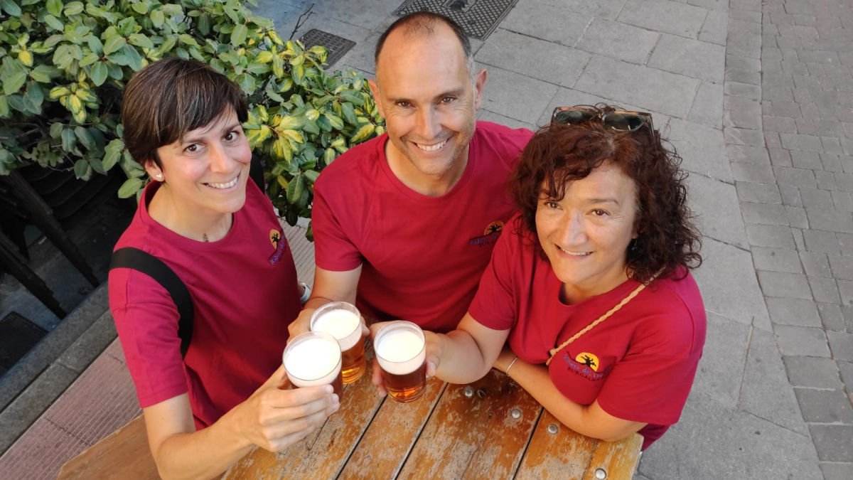 Isabel, Benjamín y Lydia se han unido para dar vida a su pueblo