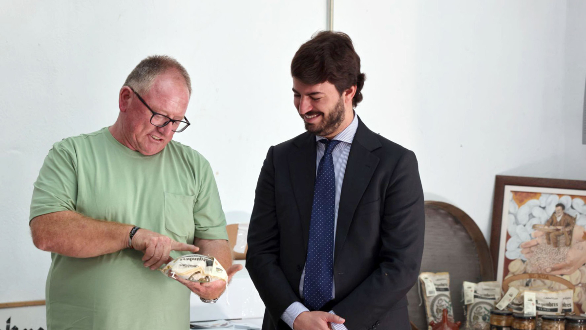 El vicepresidente de la Junta de Castilla y León, Juan García-Gallardo, visita varias empresas asentadas en la provincia de Ávila;