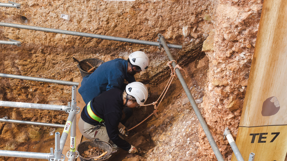 Los trabajos en la pendiente donde apareció Pink hace dos años necesitan protección extra y arnés.