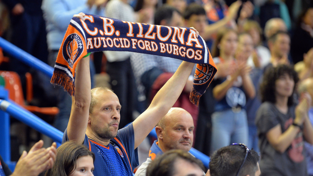 Imagen de aficionados del Grupo Ureta Tizona Burgos.