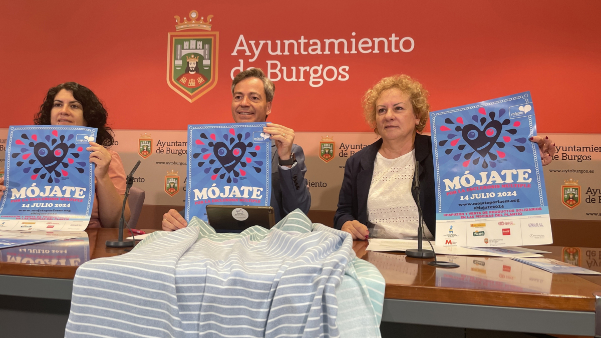Verónica Sarabia, el concejal César Barriada y Mercedes de Pedro.