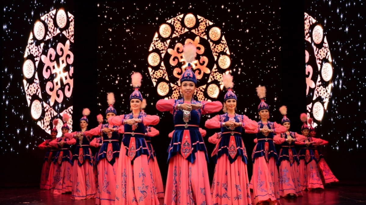 Conjunto Folklórico Nacional República de Kazajistán.