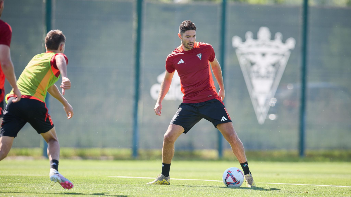 Imagen de un entrenamiento de pretemporada del Mirandés.