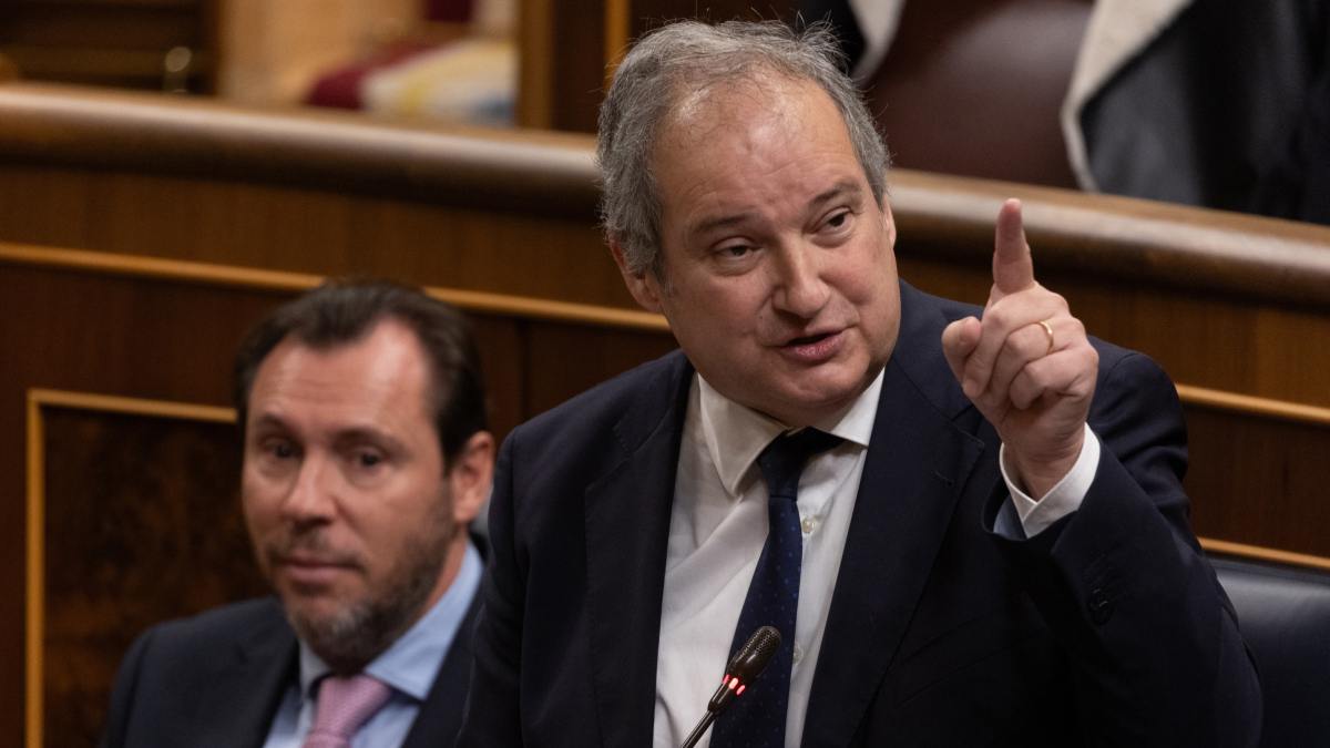 Archivo - El ministro de Industria, Jordi Hereu, interviene durante una sesión de control al Gobierno, en el Congreso de los Diputados, a 13 de diciembre de 2023, en Madrid (España). El Congreso celebra su primera sesión de control al Gobierno de la XV le