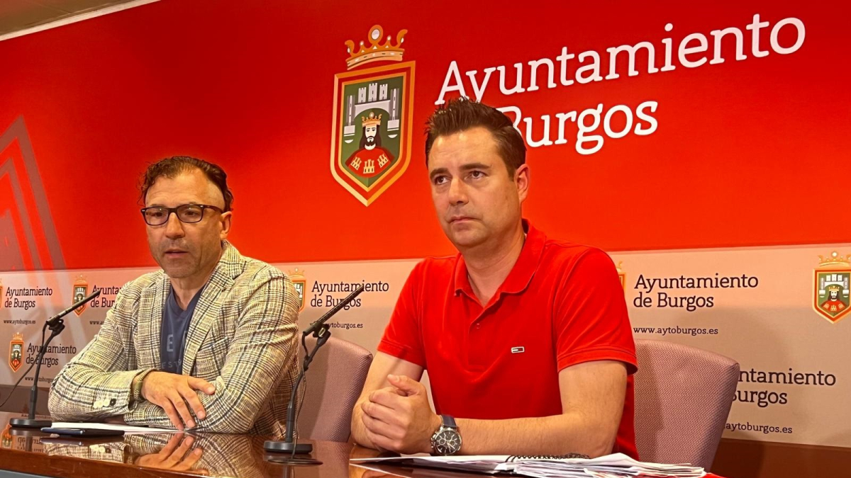 Daniel de la Rosa (derecha) y Julio César Arnáiz, en rueda de prensa.