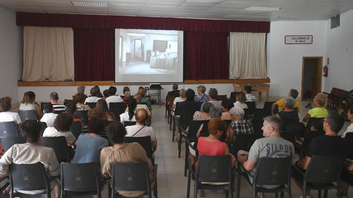 La localidad de Cilleruelo de Abajo impulsa un cine para los vecinos. RICARDO ORDÓÑEZ / ICAL