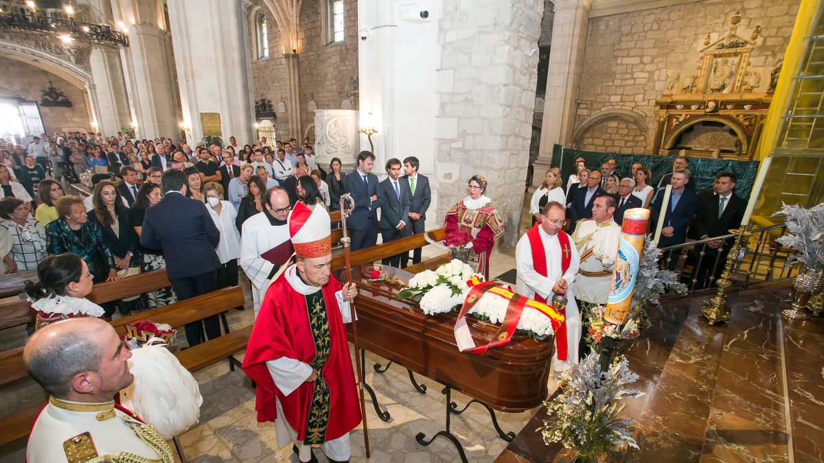 Funeral con honores de José María Peña en la iglesia de San Lesmes.