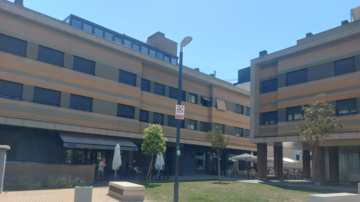 Plaza ubicada entre las calles José Luis Santamaría y Luis Rodríguez Arango de ‘uso público en superficie’.
