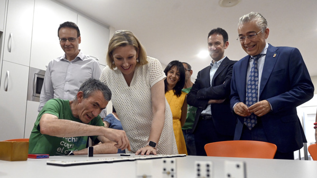 La consejera visitó las instalaciones del Centro Ocupacional 'El Cid'.