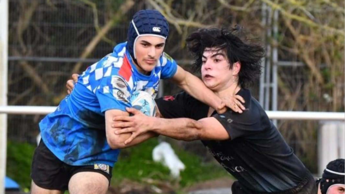 Renard, con Ferrol Rugby portando el oval.