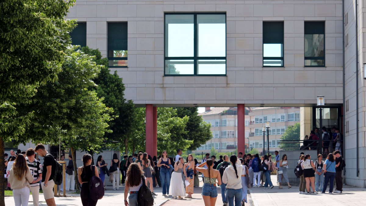 Imagen de alumnos en la UBU.