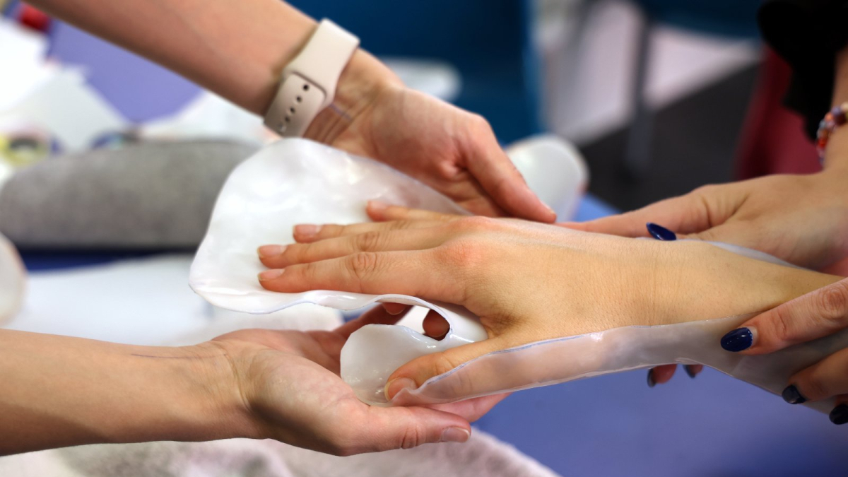 Máster Internacional en Terapia de la Mano, formación avanzada especializada.