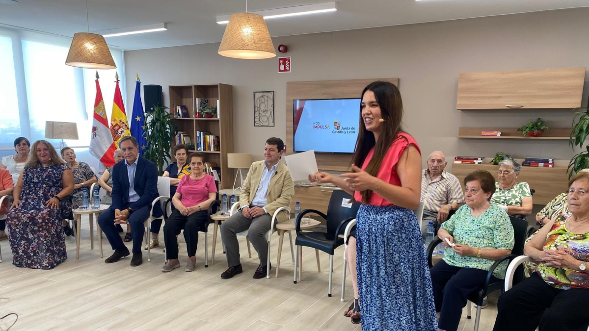 Mañueco pone a la residencia 'San Juan de Sahagún' de Salamanca como ejemplo del nuevo modelo residencial de la Junta.