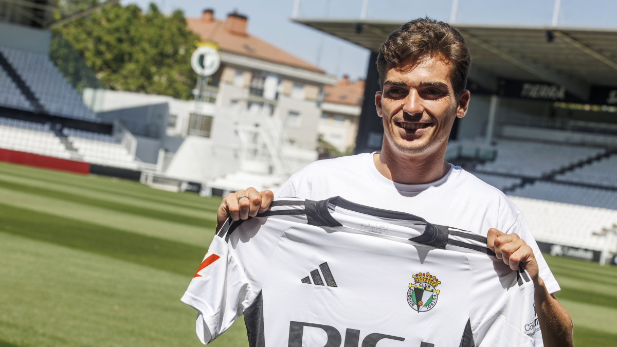 Íñigo Córdoba en su presentación.