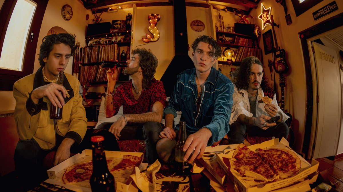 Ultraligera, animales nocturnos que vibran en directo.