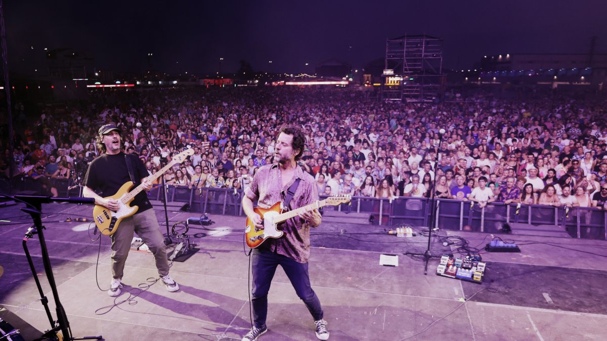 Actuación de Niños Mutantes.