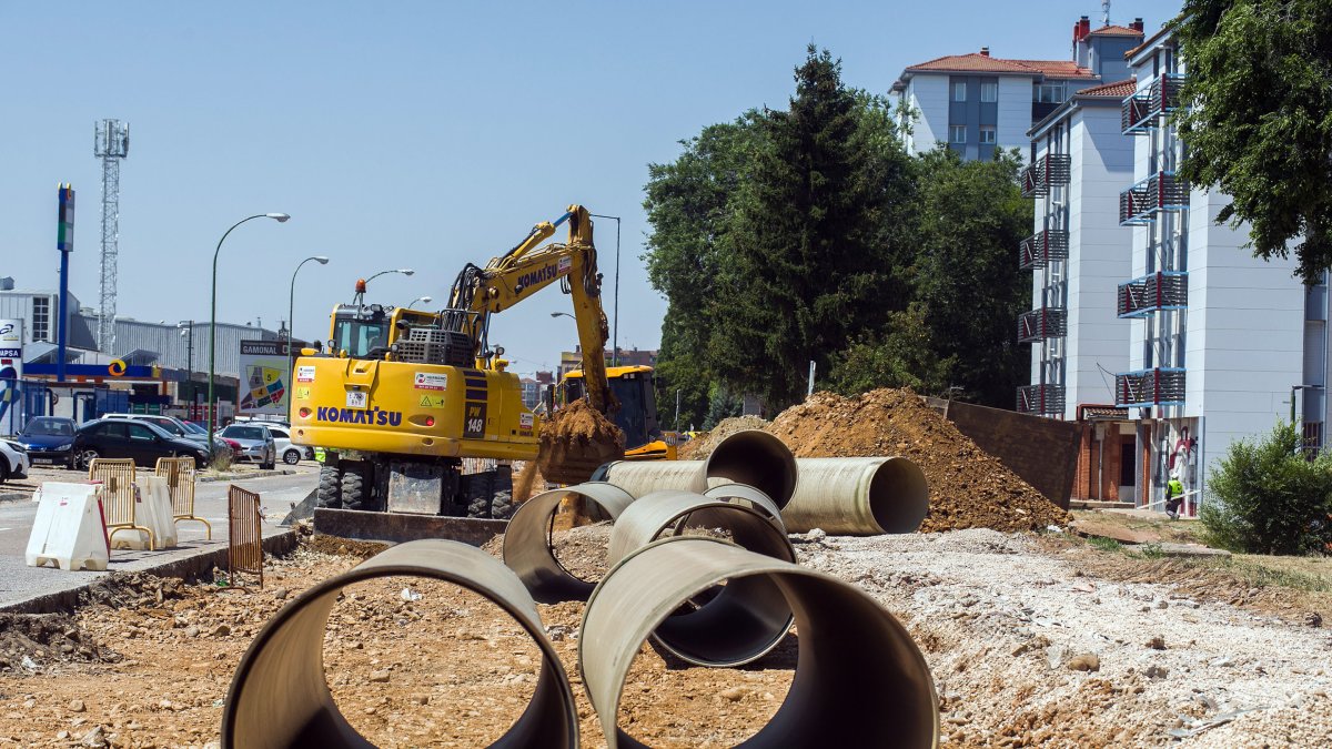 Las obras de urbanización de varias calles en el polígono de Burgos Este conllevan la sustitución de redes de fibrocemento.