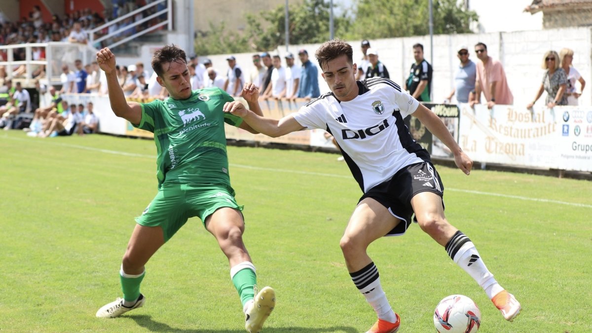 Imagen del partido entre el Burgos CF y el Racing de Santander