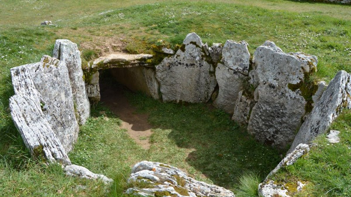 Dolmen de la Cabaña, en las proximidades de Sargentes de Lora.