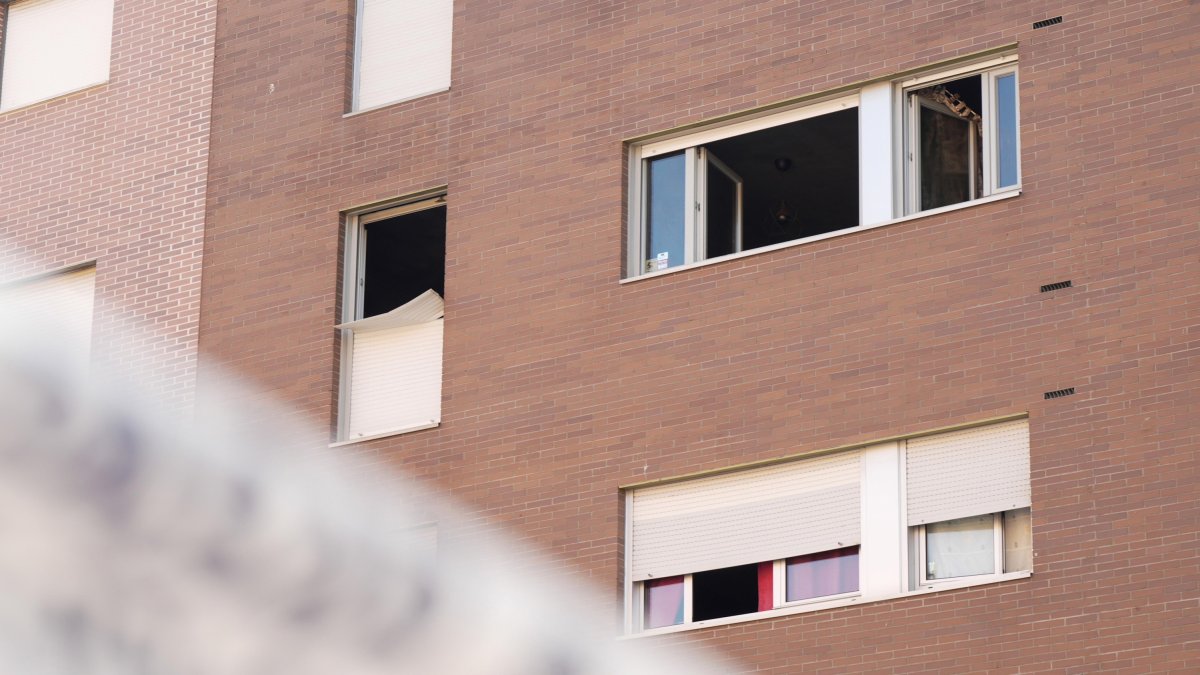 Edificio en el que se ha hallado el cadáver de una mujer con signos de violencia.