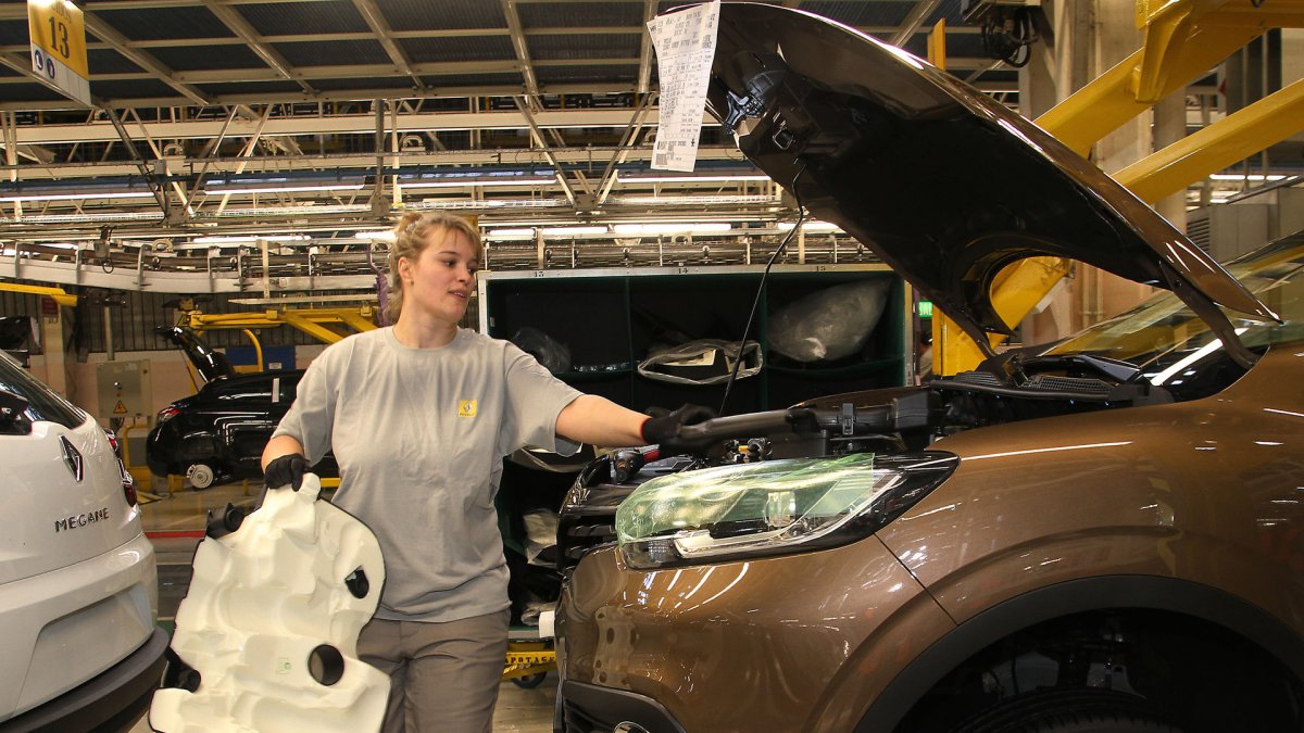 Cadena de montaje del nuevo Mégane en la fábrica de Villamuriel (Palencia)