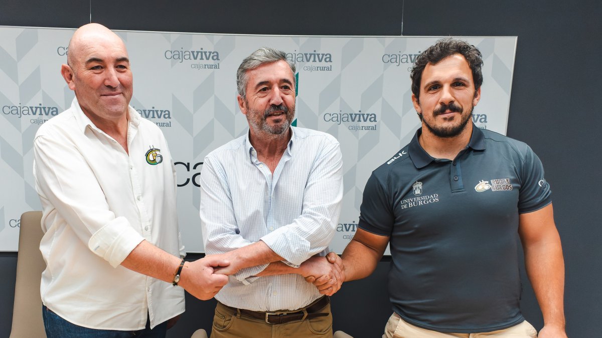 Vadillo, Fisac y Fuente durante la presentación del jugador y del acuerdo de colaboración.