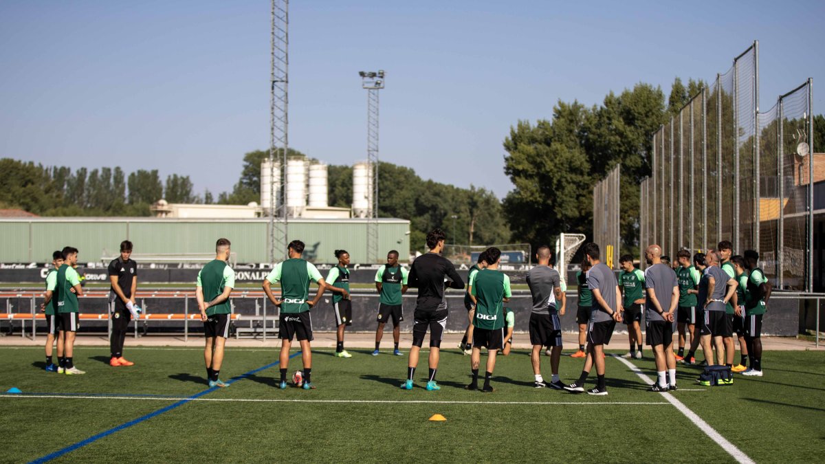 La plantilla durante un entrenamiento de pretemporada.