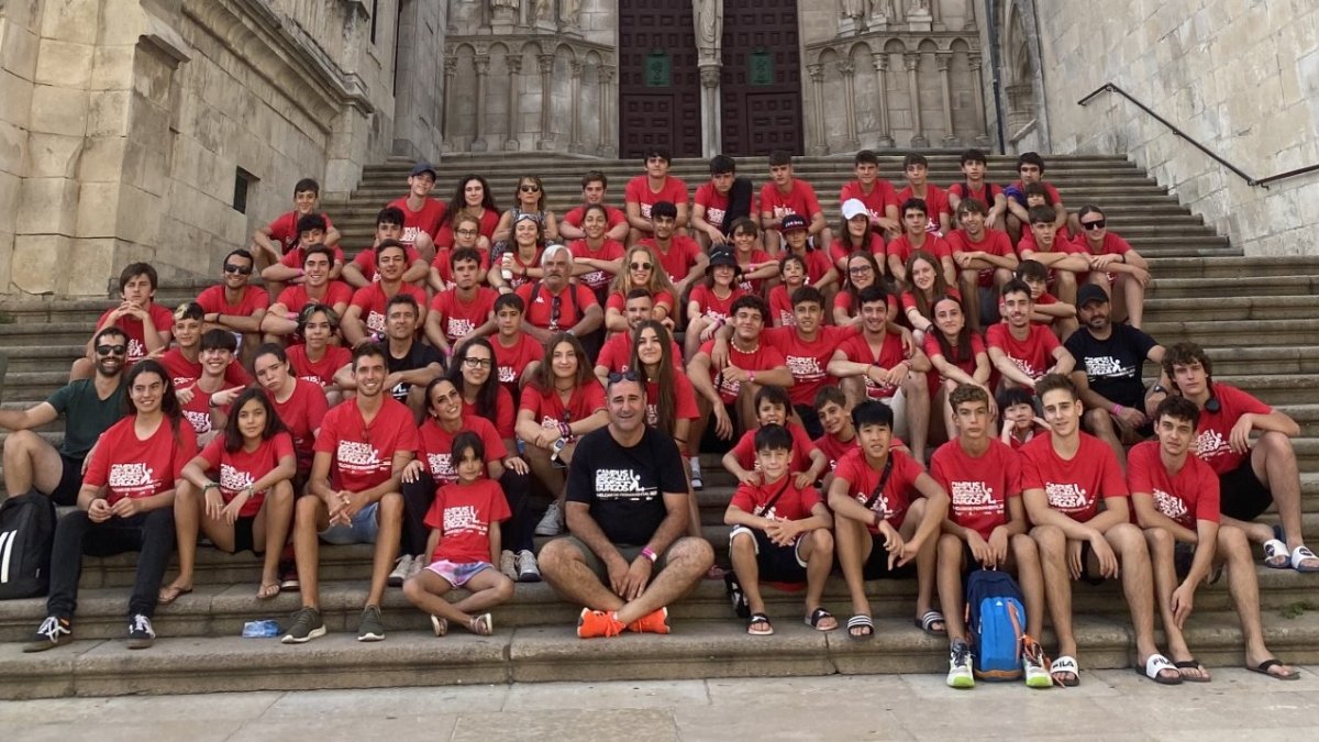 Participantes en el campus de esgrima de Melgar.