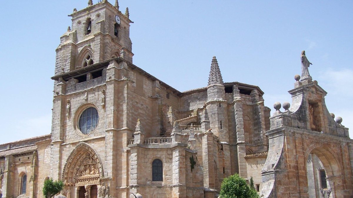 Colegiata de Santa María la Real de Sasamón.