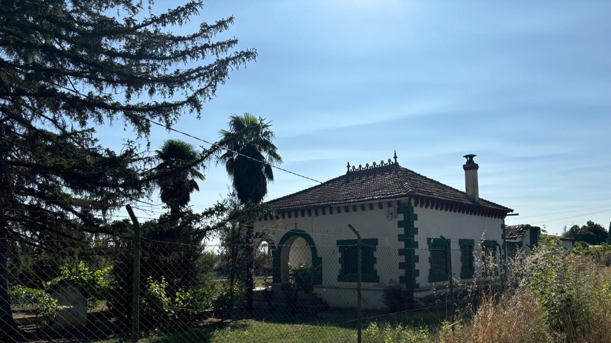 La casona se encuentra en el parque Virgen Viñas