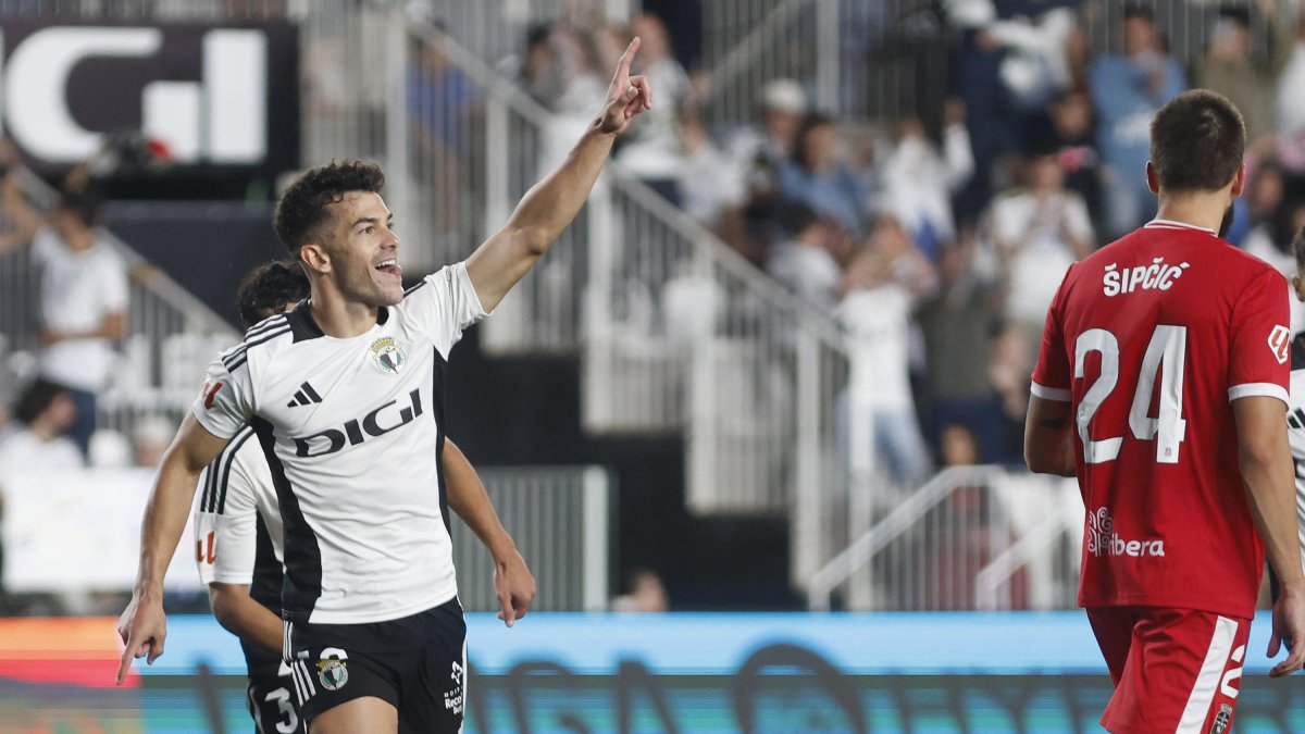 Curro celebra un gol ante el Cartagena.