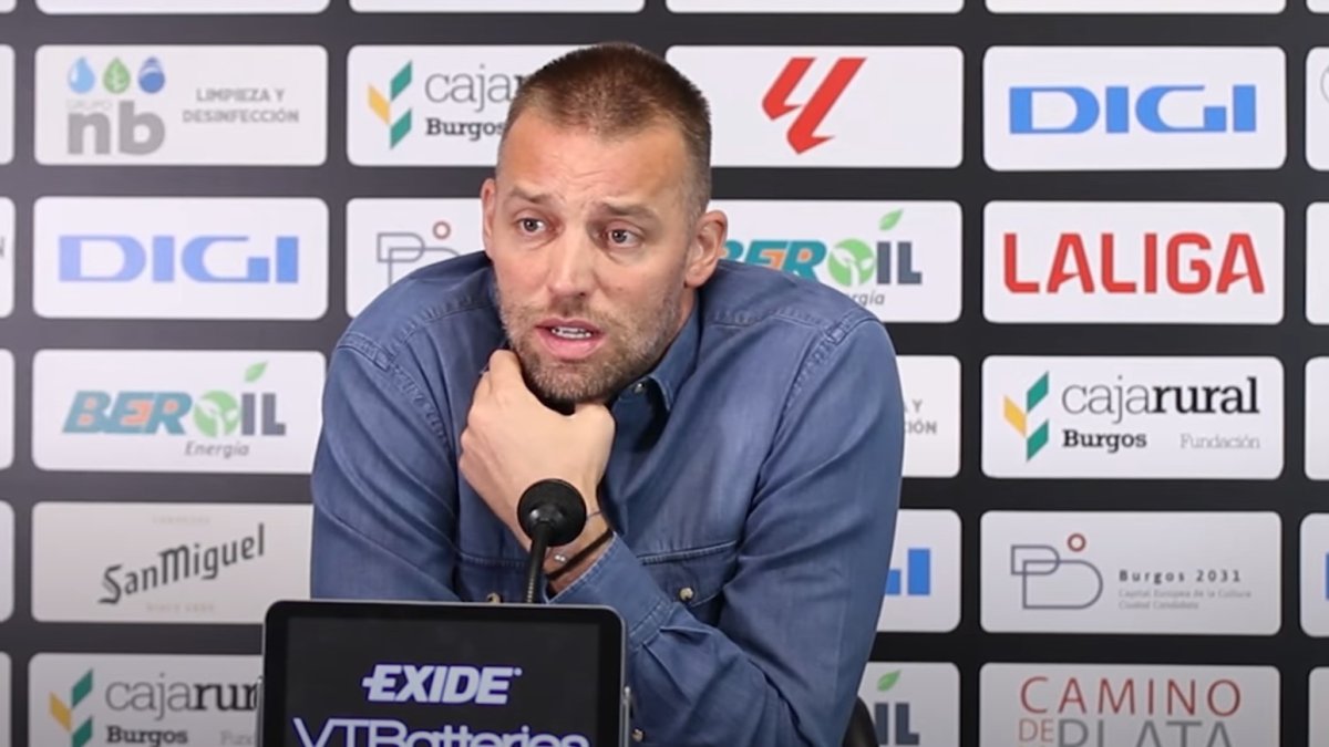 El director deportivo del Burgos CF analizó ayer la plantilla tras el cierre del mercado de fichajes.
