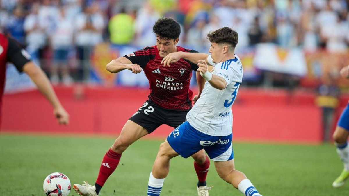 Imagen del partido entre el Mirandés y el Zaragoza. -
