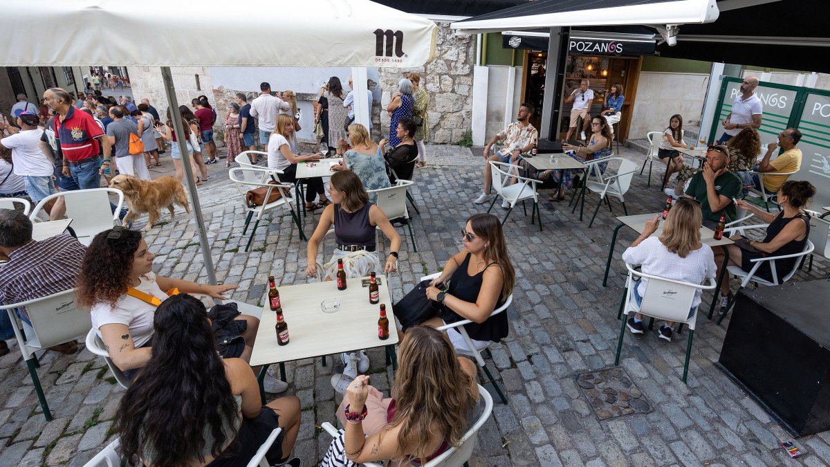 El sector servicios, con el turismo y la hostelería, cierran agosto con 128 parados más.