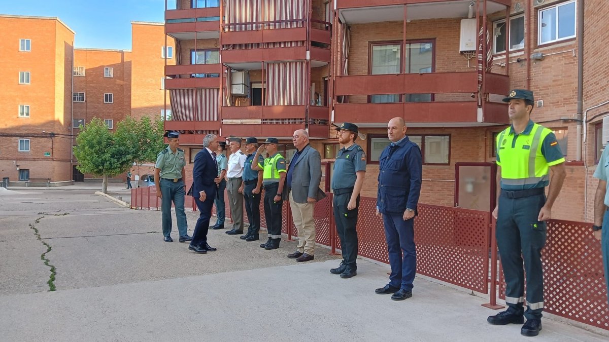 El delegado del Gobierno en Castilla y León, Nicanor Sen, visita la Comandancia de la Guardia Civil y la Comisaría de la Policía Nacional en Palencia.