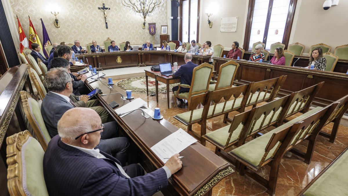 Vista general del Pleno extraordinario de la Diputación, celebrado hoy.