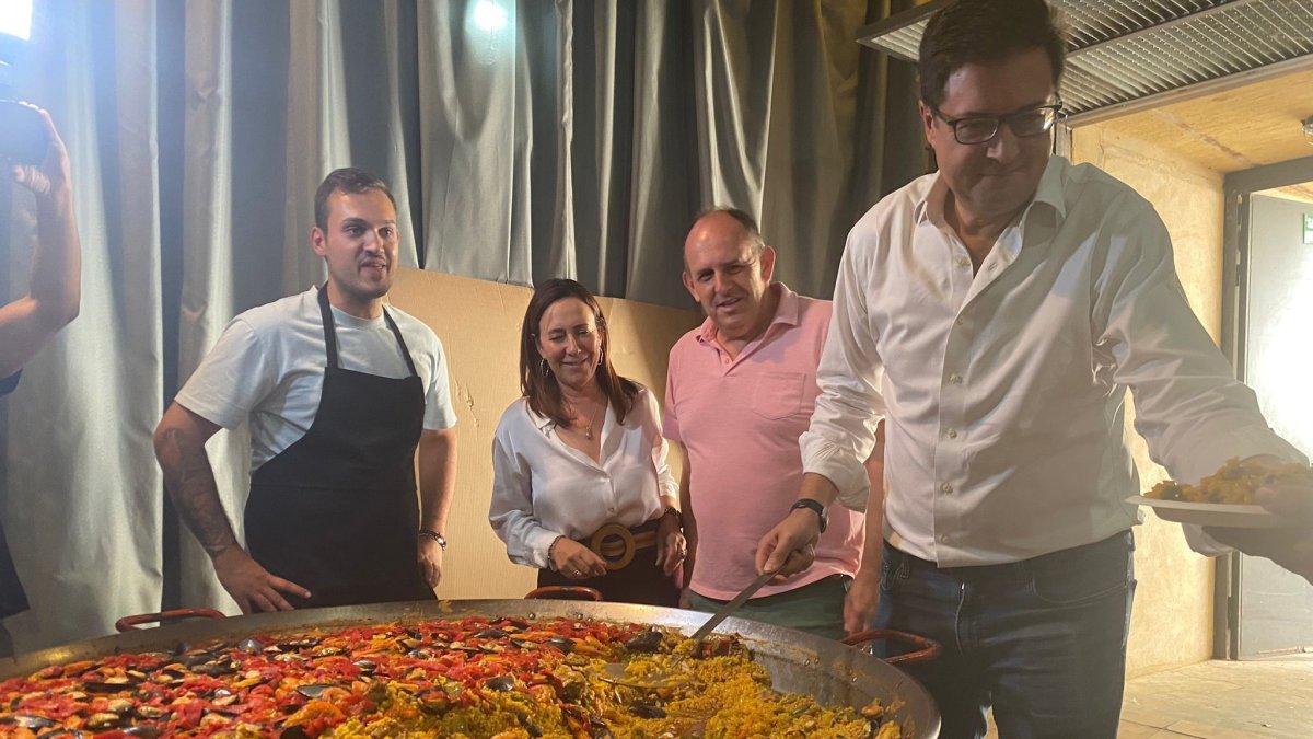 El Ministro De Transformación Digital Y Función Pública, Óscar López, En La Fiesta De La Rosa Celebrada En Riaza (Segovia)