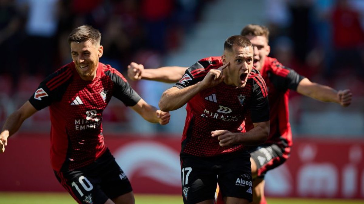 Urko Izeta adelantó a los rojillos en el minuto 18 de partido.