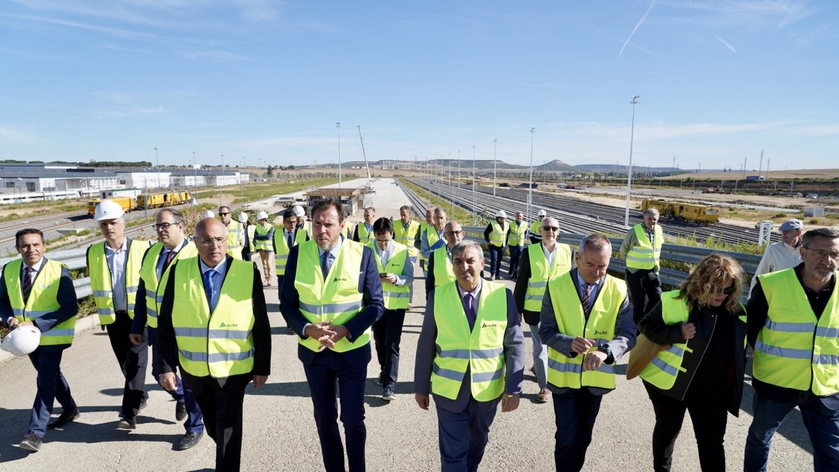 El ministro de Transportes y Movilidad Sostenible, Óscar Puente, visita las obras de la nueva estación intermodal de Valladolid para impulsar el tráfico ferroviario de mercancías
