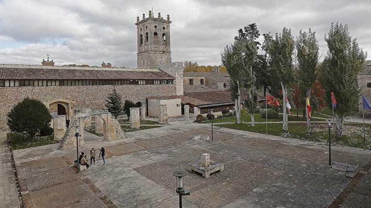 Vista del patio del Hospital del Rey.