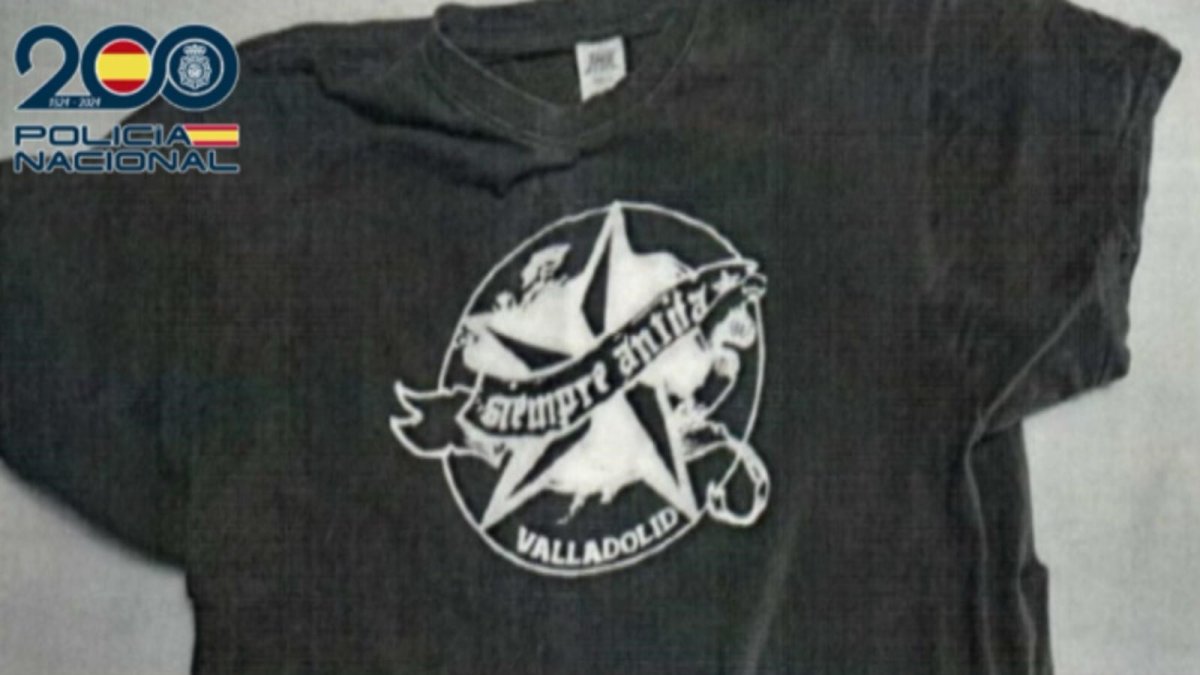 Imagen de una de las camisetas que portaban los agredidos