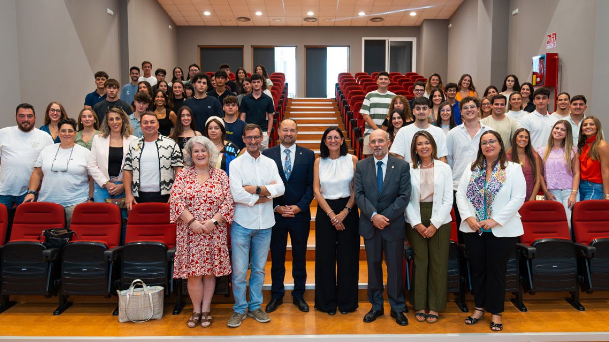Bienvenida al alumnado del último grado de Medicina implantado en España en este curso 2024-2025.