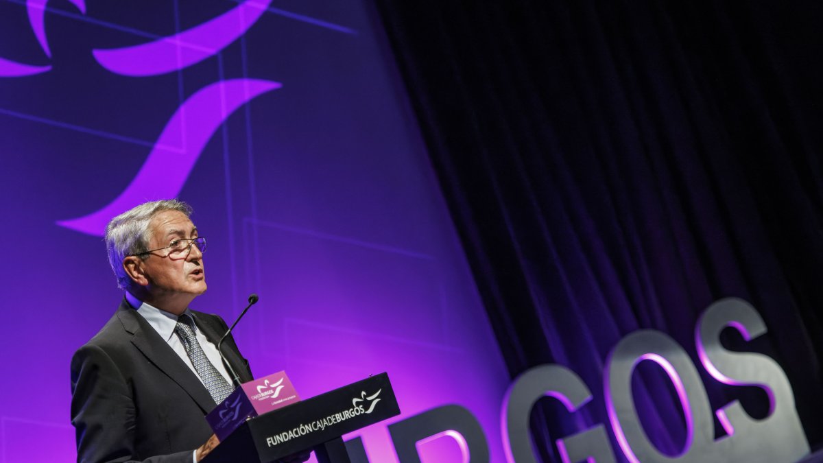 El presidente de la Fundación Caja de Burgos, Ginés Clemente, durante su intervención en la apertura del Foro Burgos 2024.