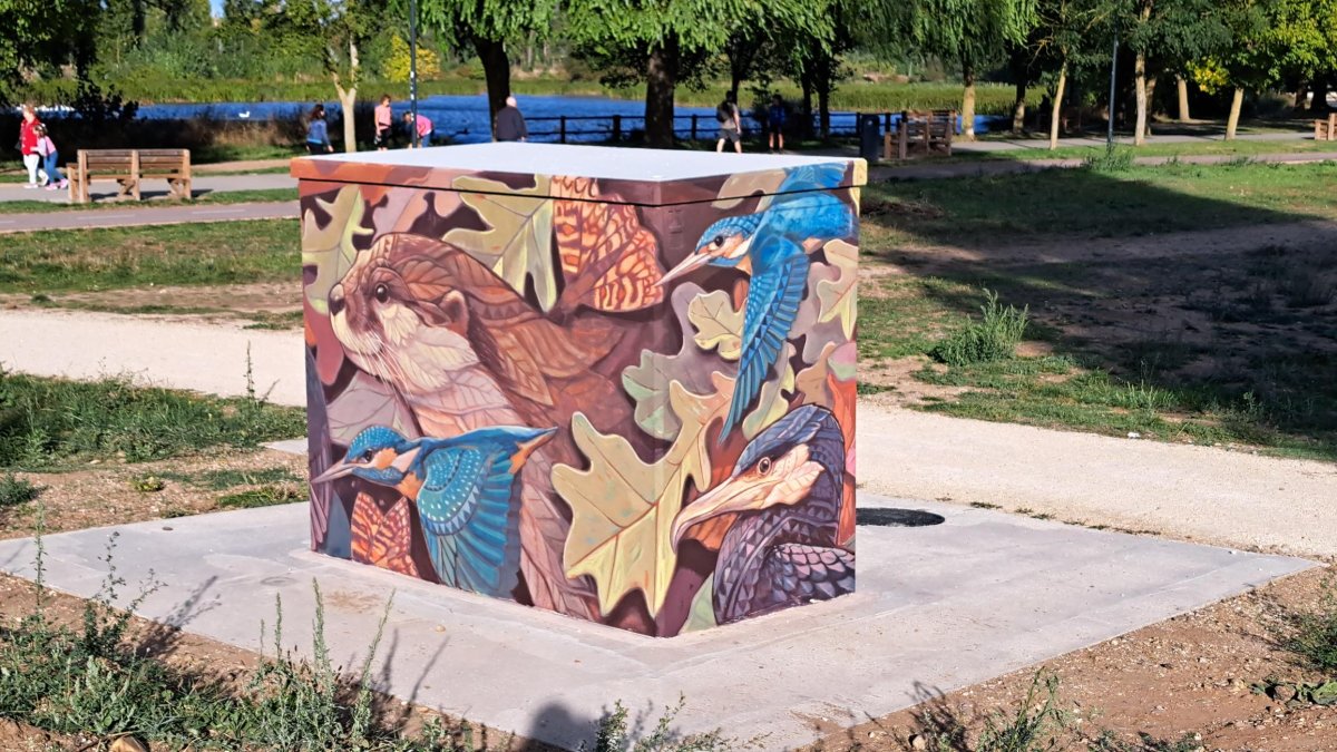 El proyecto ha pensado en todos los detalles y hasta el centro de transformación ha sido pintado por un artista burgalés.