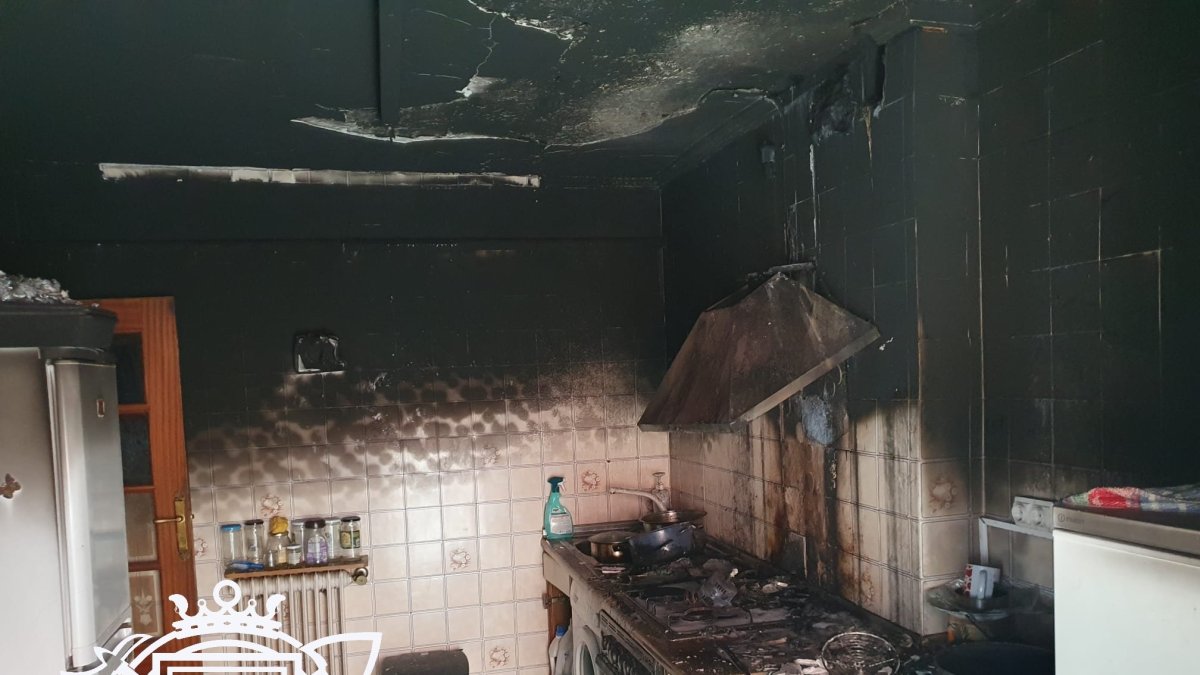 Estado en el que quedó la cocina incendiada.