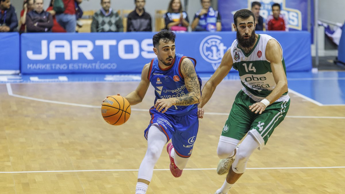Imagen del partido entre el Huesca y el Silbö San Pablo Burgos.