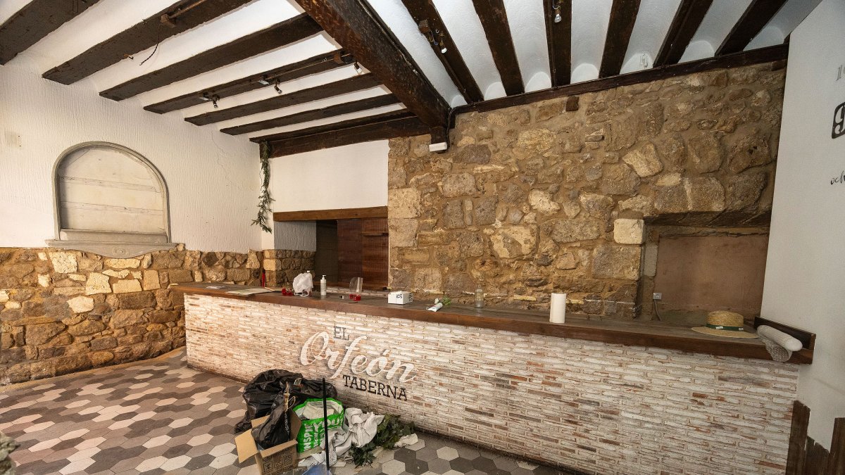 La barra del bar Orfeón, en la calle San Lorenzo, como la dejaron los últimos adjudicatarios.