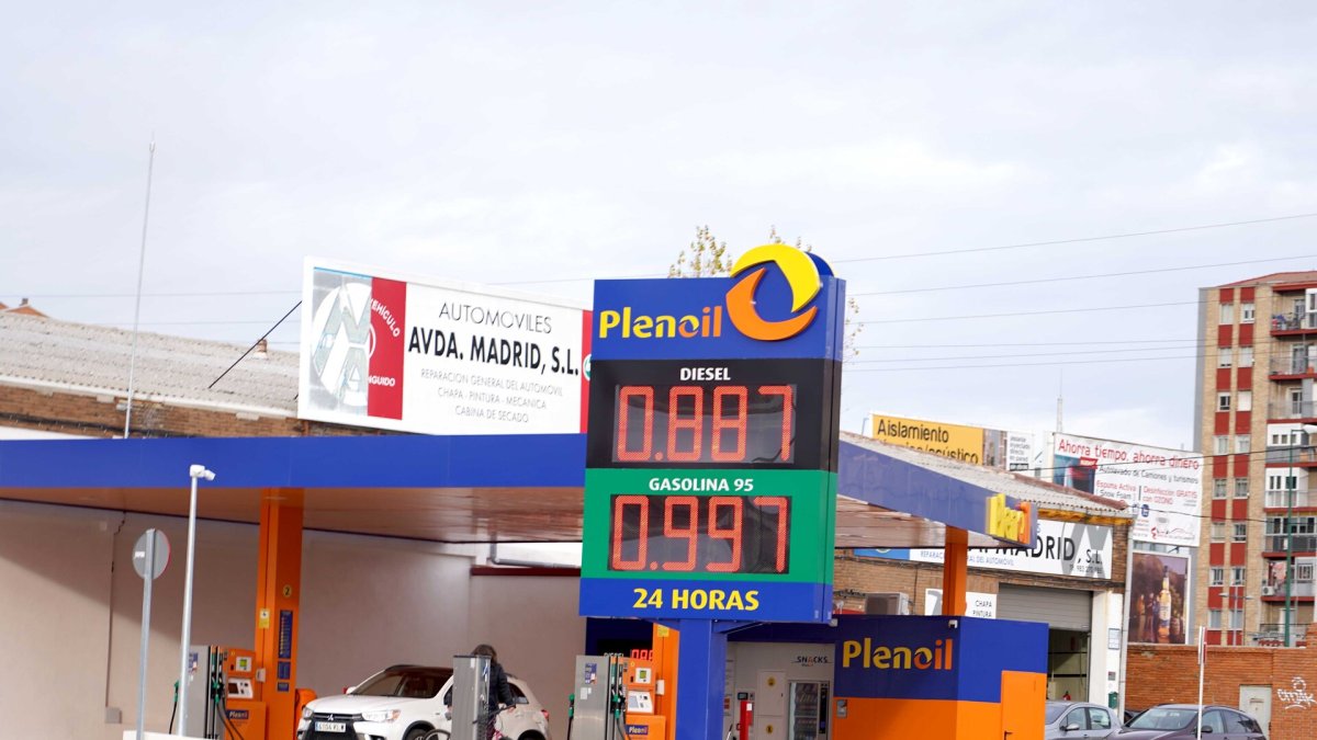 Gasolinera 'low cost' Plenoil en el polígono de Argales de Valladolid