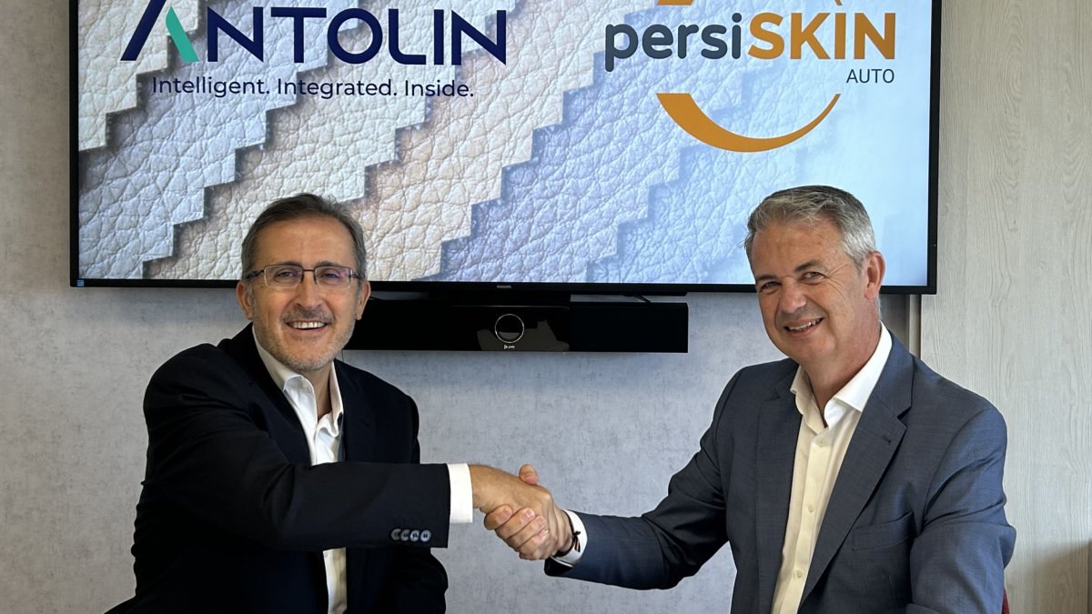 Javier Villacampa, director de Innovación y Sostenibilidad de Antolin, y Jaime Sanfelix, CEO de PersiSKIN.